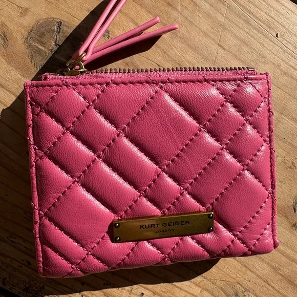 Kurt Geiger Quilted Pink Leather Card Wallet with Gold Plaque - Picture 4 of 11